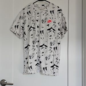 Nike Men's Black and White Graphic Tee